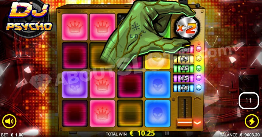 A hand raises the win multiplier in the Psycho Spins.