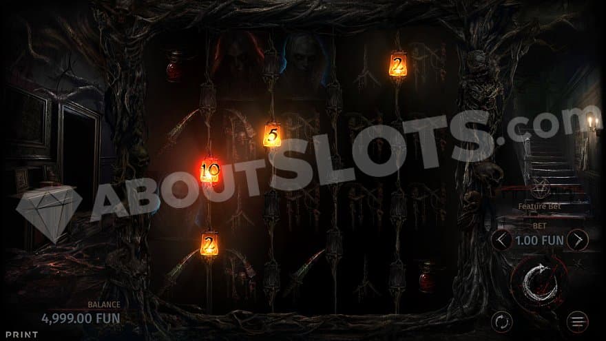 Five slot reels in a haunted house with skeletons and ghosts.